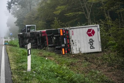 Herrenberg: LKW umgekippt - laengere Bergung
