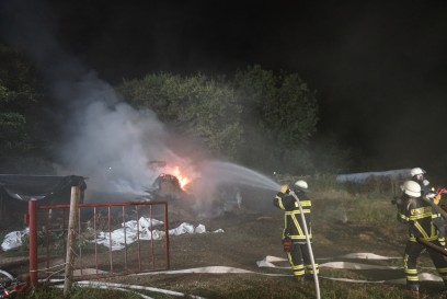 Goeppingen: Heuballen brennen in der Schiefergrube