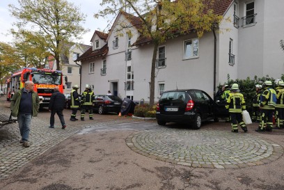 Kirchheim: Fahrzeuglenkerin verliert Kontrolle ueber Mercedes und faehrt gegen Hauswand
