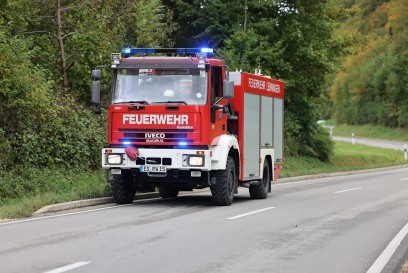 Lenningen: Fahrzeug geraet auf Gegenspur und Streift entgegenkommendes Fahrzeug