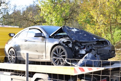 Gingen: Unfall am Stauende - Mercedes kracht in Mazda - Kilometer langer Stau im Berufsverkehr