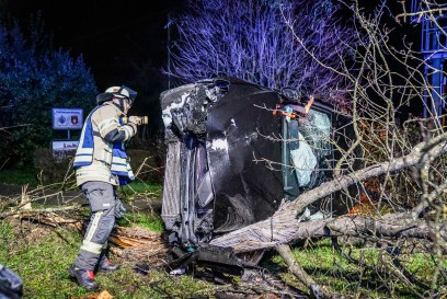 Reichenbach a.d. Fils: Pkw ueberschlaegt sich