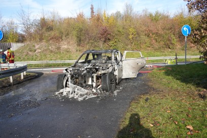 Leonberg: Mercedes nach technischem Defekt ausgebrannt 