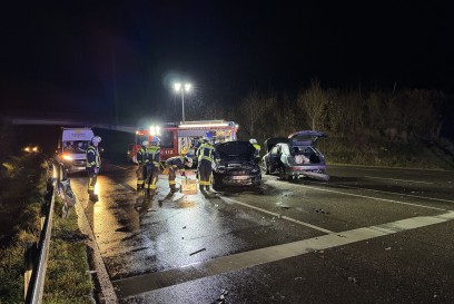 Renningen: B295 Schwerer Verkehrsunfall mit 4 Fahrzeugen - Testfahrzeug beteiligt 