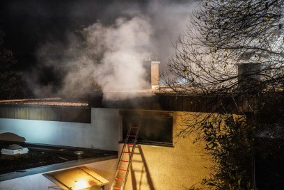 Plochingen: Brand in Messi Wohnung fuehrt zu stundenlangem Grosseinsatz von ueber 5 Feuerwehren
