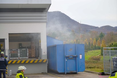 Weilheim/Teck: Muellpresse in Brand