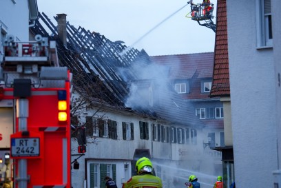 Metzingen: Dachstuhl Brennt komplett aus Feuerwehren im Grossaufgebot im Einsatz