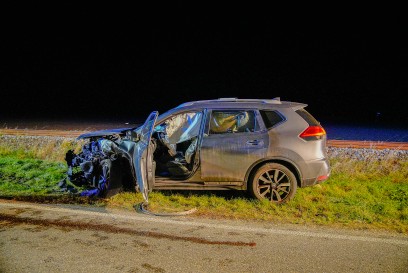 Frontalcrash auf B465 fordert drei Verletzte - Feuerwehr und Rettungdienst vor Ort