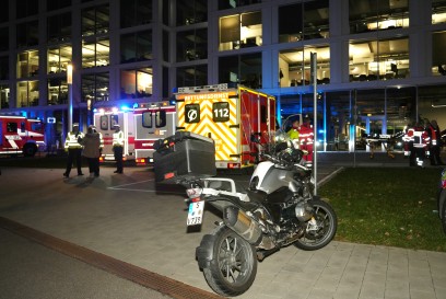 Stuttgart-Vaihingen:Lkw brennt nach Unfall mit Stadtbahn aus 