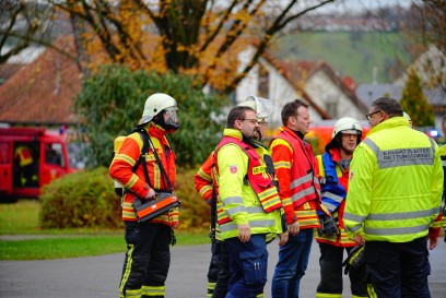 Kirchheim Teck: Reizgas versprueht 20 betroffene - Schueler werden mit Steckleitern und Drehleiter aus Klassenzimmer gerettet