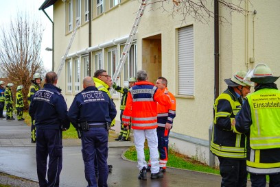 Kirchheim Teck: Reizgas versprueht 20 betroffene - Schueler werden mit Steckleitern und Drehleiter aus Klassenzimmer gerettet