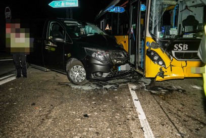 Sindelfingen: Unfall mit Linienbus am Autobahnanschluss Sindelfingen Ost