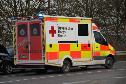 Donauwoerth: Drei Autos fahren an Kreuzung aufeinander auf