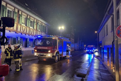 Renningen-Malmsheim: Wohnungsbrand hat eine leicht verletzte Person und 50.000 Euro Schaden zur Folge