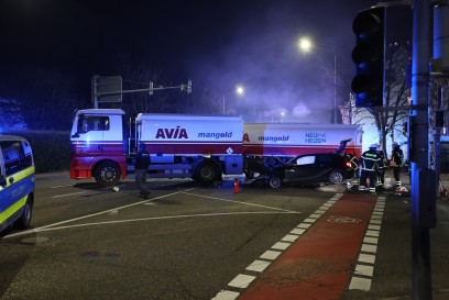 Faurndau: Oellaster und PKW kollidieren