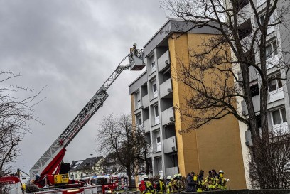 Boeblingen-Dagersheim: Kuechenbrand in Mehrfamilienhaus loesst Grosseinsatz aus