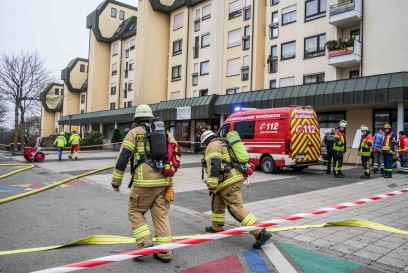 Boeblingen: Wohnungsbrand in Mehrfamilienhaus - Feuerwehr im Grosseinsatz