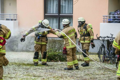 Boeblingen: Wohnungsbrand in Mehrfamilienhaus - Feuerwehr im Grosseinsatz