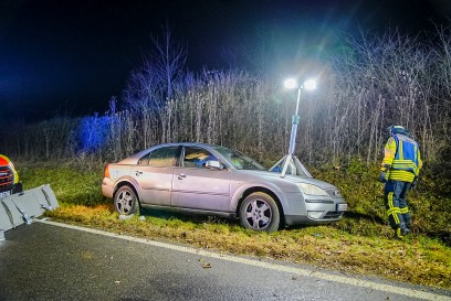Nuertingen: Verkehrsunfall auf B297 fordert vier Verletzte - B297 gesperrt 