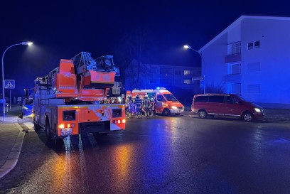 Sindelfingen: Balkonbrand fuehrt zu Grossen Feuerwehreinsatz