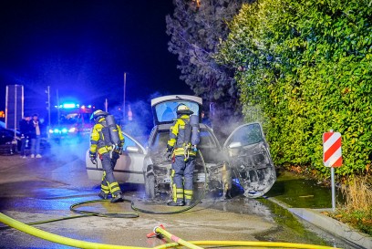 Kirchheim: PKW Brand loest Feuerwehreinsatz aus 