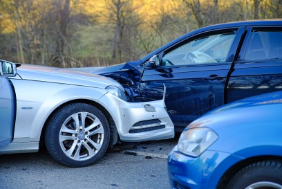 Reichenbach: Verkehrsunfall zwischen zwei PKW - 3 Personen verletzt - L1201 gesperrt
