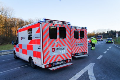 Reichenbach: Verkehrsunfall zwischen zwei PKW - 3 Personen verletzt - L1201 gesperrt