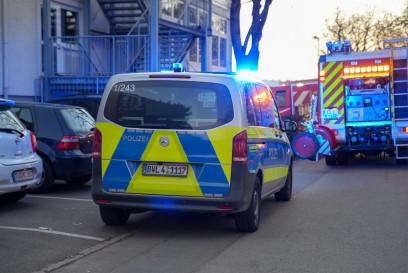 Ostfildern: Brand in Hallenbad fuehrt zu Feuerwehreinsatz - Hallenbadgaeste muessen evakuiert werden - Vermutlich Technischer defekt 