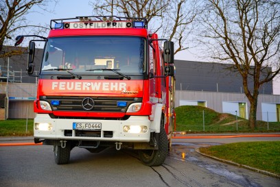 Ostfildern: Brand in Hallenbad fuehrt zu Feuerwehreinsatz - Hallenbadgaeste muessen evakuiert werden - Vermutlich Technischer defekt 