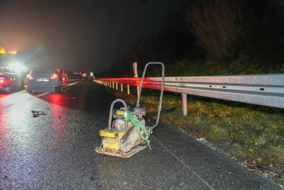 Kirchheim: 50.000 Euro Schaden nach Crash zwischen Erlkoenig und Transporter - mehrere Verletzte und Sperrung der rechten und mittlerer Spur 