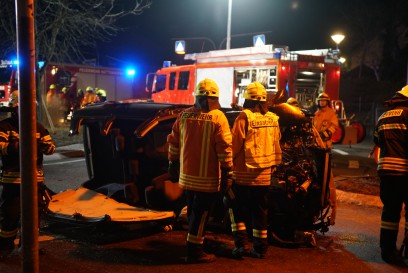 Hattenhofen: Drei Insassen nach Ueberschlag verletzt