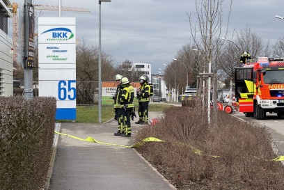 Kirchheim unter Teck: Brand auf Dach eines Firmengebaeudes