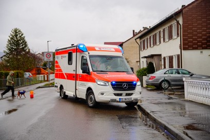 Deizisau: L1204 Heftiger Auffahrunfall drei Verletzte Personen - Feuerwehr und Rettungsdienst im Einsatz 