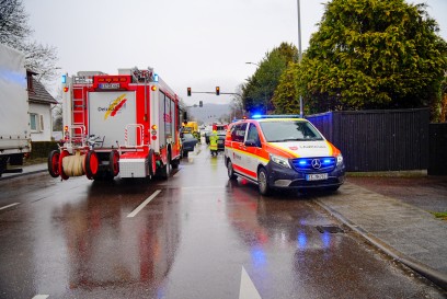 Deizisau: L1204 Heftiger Auffahrunfall drei Verletzte Personen - Feuerwehr und Rettungsdienst im Einsatz 