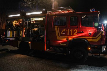 Ehningen: Mercedesfahrer kracht in mehrere stehende PKW - hoher Schaden