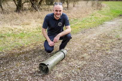 Waldenbuch-Burdhardsmuehle / Neuenhaus: Spaziergaenger findet Phosphorbombe - Kampfmittelbeseitigungsdienst rueckt an