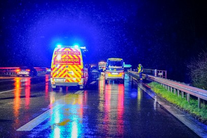 Kirchheim Teck: Mehrere Verkehrsunfaelle nach Aquaplaning auf der A8