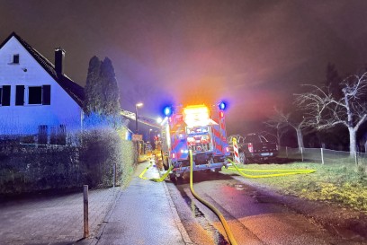 Sindelfingen:Nachbar verhindert Dachstuhlbrand in Einfamilienhaus 