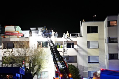 Esslingen: Dehnfugenbrand nach Dacharbeiten