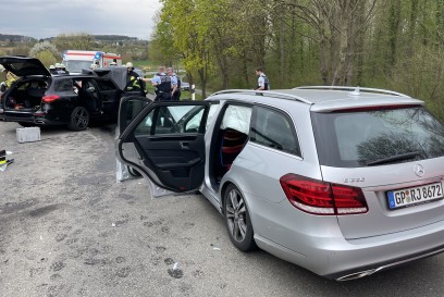 Goeppingen: Schwerer Verkehrsunfall mit Verletzten - Feuerwehr und Rettungshubschrauber im Einsatz