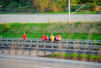 Denkendorf: Schwerer Verkehrsunfall auf der A8 - Rettungshubschrauber im Einsatz Vollsperrung 