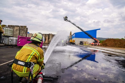 Esslingen: Sperrmuellbrand im Entennest - defekter Akku als Ausloeser?