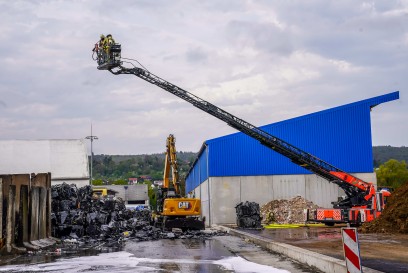 Esslingen: Sperrmuellbrand im Entennest - defekter Akku als Ausloeser?