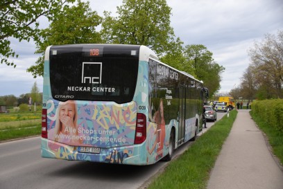 Jaegerhaus: VW Fahrer nimmt Mercedes Fahrer die Vorfahrt