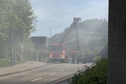 Reutlingen: Grosseinsatz anlaesslich Brand in Wertstoffhof - Millionenschaden 