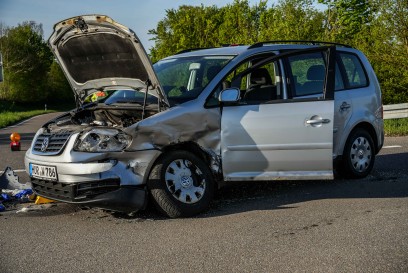 Gaeufelden: Zwei Verletzte nach Vorfahrtsunfall am Montagmorge