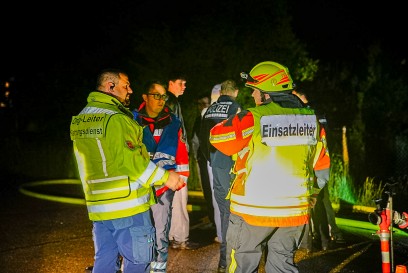 Wernau: Geburtstagsfeier eskaliert und endet mit Gartenhaus im Vollbrand und Grosseinsatz an Rettungskraeften - zwei Jugendliche verletzt