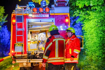 Wernau: Geburtstagsfeier eskaliert und endet mit Gartenhaus im Vollbrand und Grosseinsatz an Rettungskraeften - zwei Jugendliche verletzt