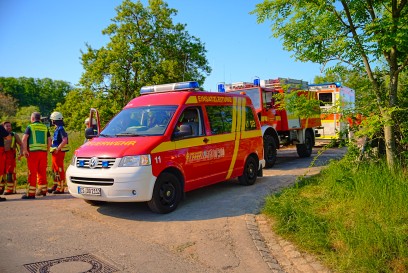 Ostfildern: Gartenhuette in Vollbrand - Grosseinsatz fuer mehrere Feuerwehren aus Esslingen und Stuttgart im Einsatz 