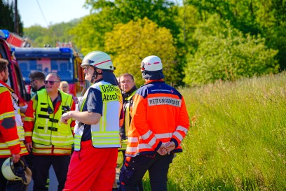 Ostfildern: Gartenhuette in Vollbrand - Grosseinsatz fuer mehrere Feuerwehren aus Esslingen und Stuttgart im Einsatz 